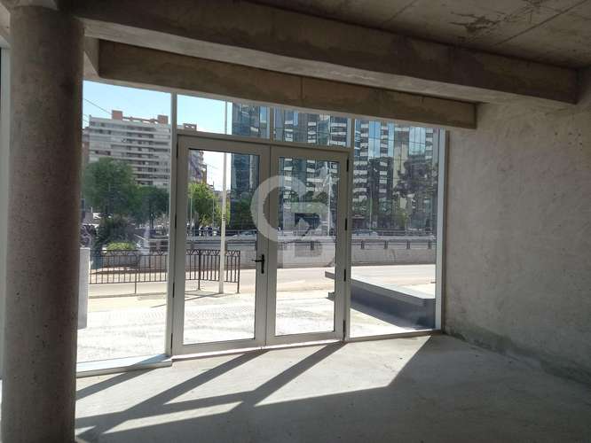 Local en 1er Piso sobre Av. Manquehue con Alonso de Córdova