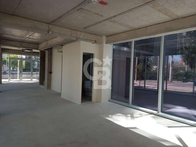 Local en 1er Piso sobre Av. Manquehue con Alonso de Córdova