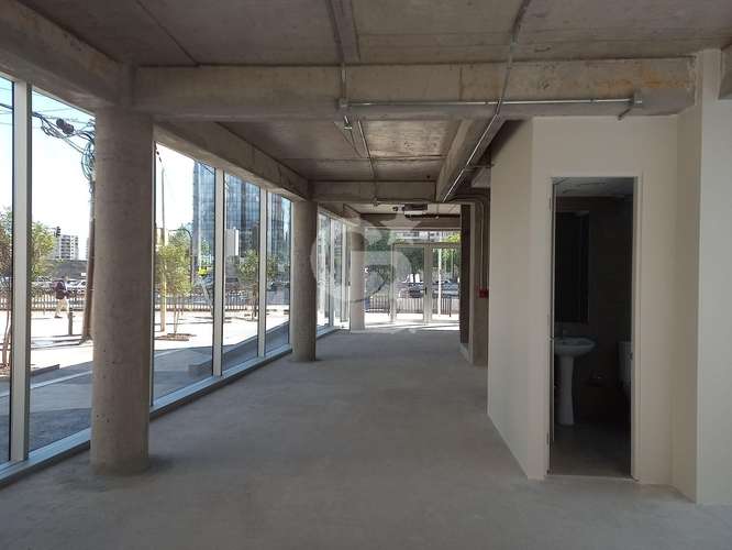 Local en 1er Piso sobre Av. Manquehue con Alonso de Córdova