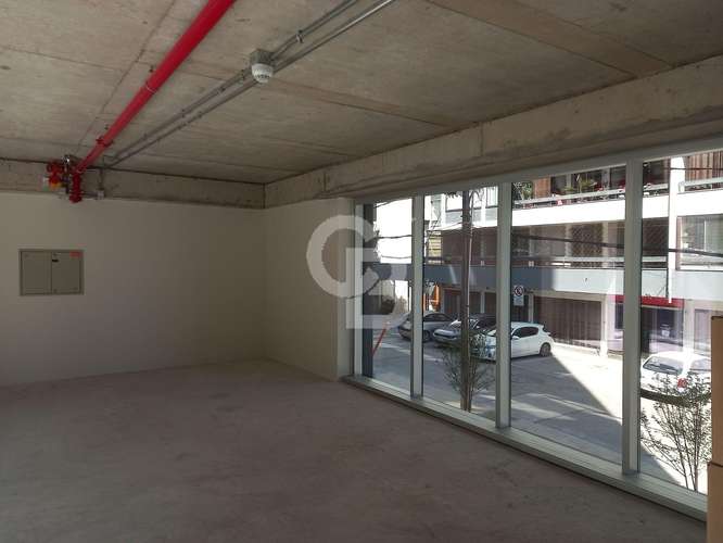 Local en 1er Piso sobre Av. Manquehue con Alonso de Córdova