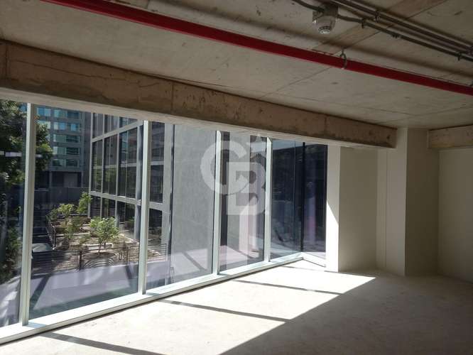 Local en 1er Piso sobre Av. Manquehue con Alonso de Córdova