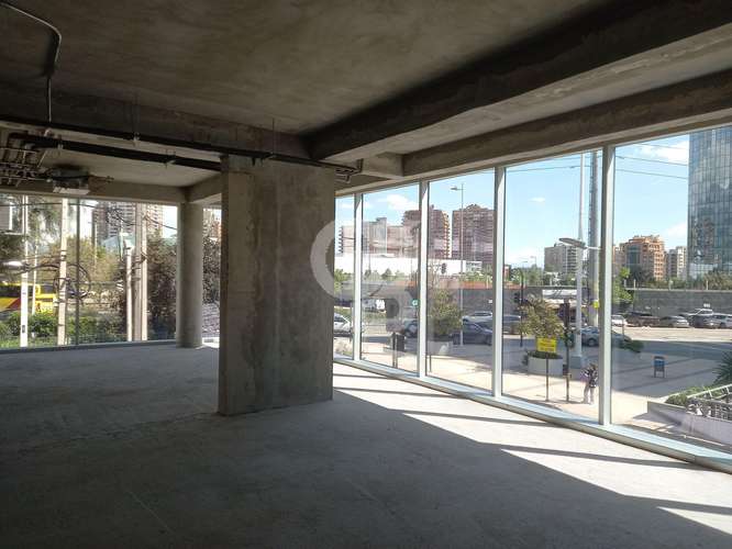 Local en 1er Piso sobre Av. Manquehue con Alonso de Córdova