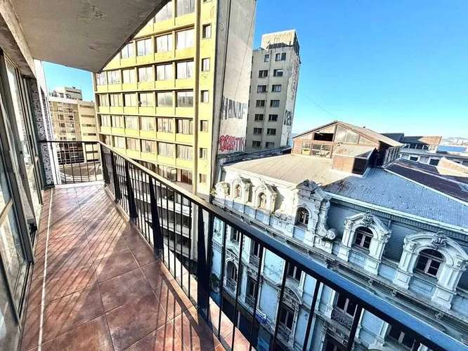 Oficina piso 8 con terraza en centro Valparaiso (186467)