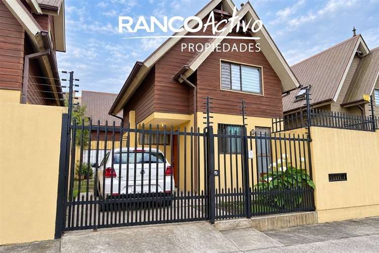 Casa en venta de 3 dorm. 3 baños con 2 estac. en Chiguayante