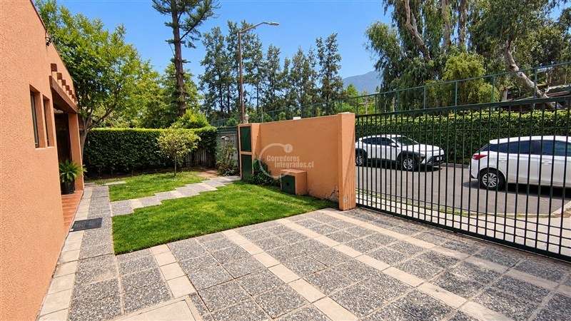 Casa en venta de 4 dorm. en Peñalolén - Imagen 2