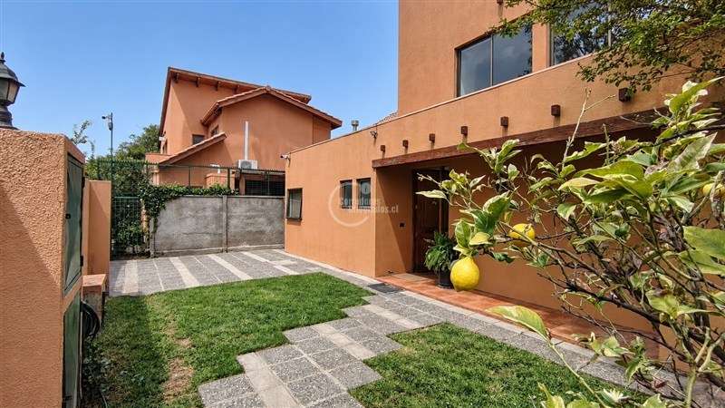 Casa en venta de 4 dorm. en Peñalolén