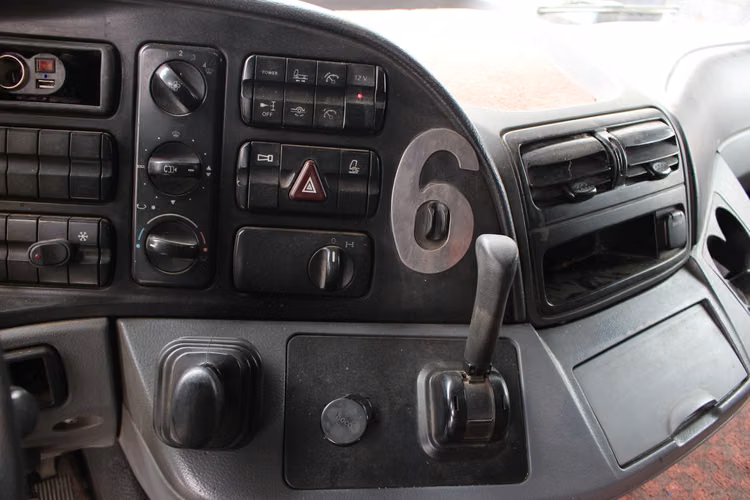 Mercedes Benz Actros 1836 Ls año 2012 Tracto AT 4X2 562.000 KMS LITERA