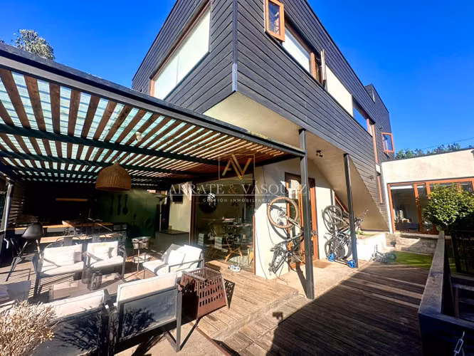 Venta Amplia Casa en Andalué