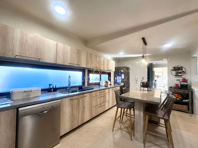 Venta Amplia Casa en Andalué
