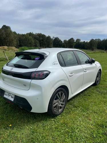 SE VENDE PEUGEOT 208 2023