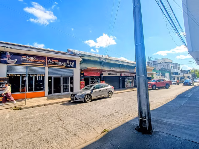 Se arrienda Local Comercial de 120 m2, excelente estado y ubicación, a 1/2 cuadra de la plaza de la ciudad