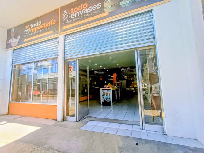 Se arrienda Local Comercial de 120 m2, excelente estado y ubicación, a 1/2 cuadra de la plaza de la ciudad