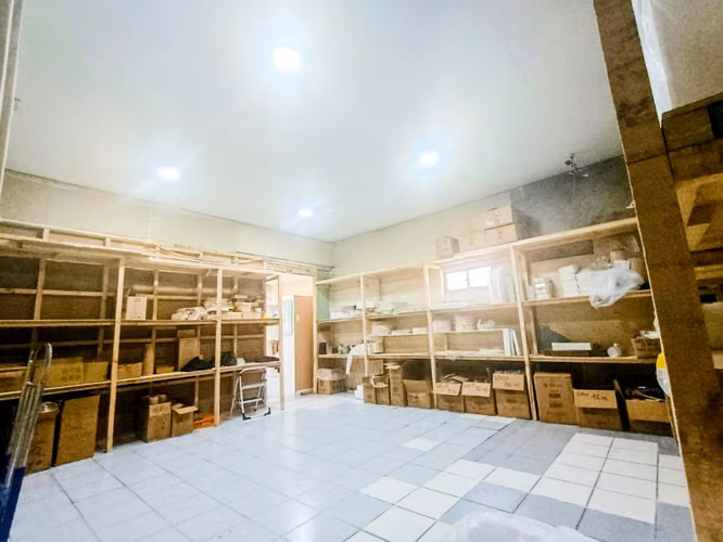 Se arrienda Local Comercial de 120 m2, excelente estado y ubicación, a 1/2 cuadra de la plaza de la ciudad