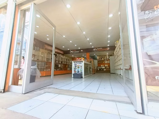 Se arrienda Local Comercial de 120 m2, excelente estado y ubicación, a 1/2 cuadra de la plaza de la ciudad