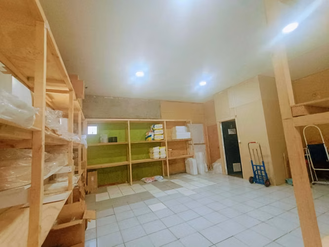 Se arrienda Local Comercial de 120 m2, excelente estado y ubicación, a 1/2 cuadra de la plaza de la ciudad