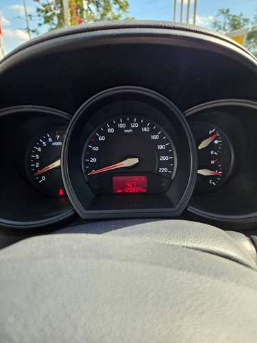 Kia Rio 5 2017 1.4 EX 4x2 AA 6MT 5P - Imagen 2