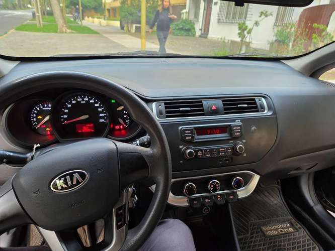 Kia Rio 5 2017 1.4 EX 4x2 AA 6MT 5P - Imagen 3