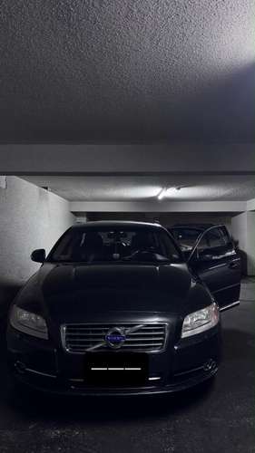 Volvo s80.