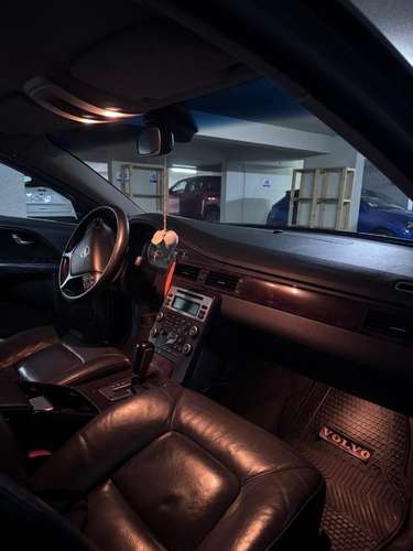 Volvo s80.