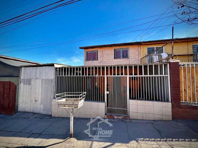 Casa 4 Dormitorios y 1 Baño con Estac. para 3 Vehículos