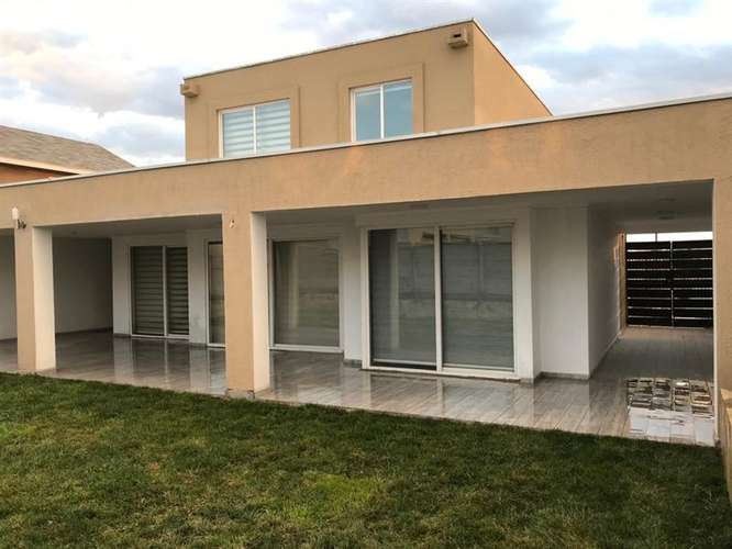 Casa mediterránea en Condominio