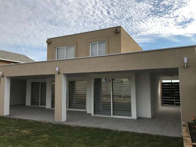 Casa mediterránea en Condominio