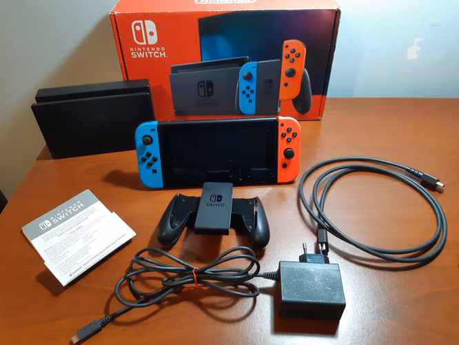 Nintendo Switch + Juego The Leyend of Zelda: Breath of the Wild
