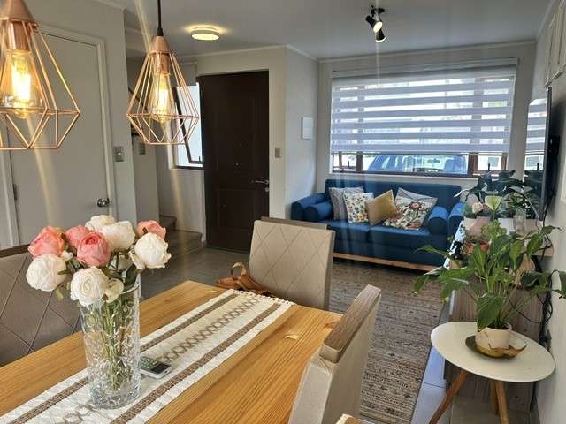 Casa VALLE ESCONDIDO, CALLE VALENCIA 894 CONDOMINIO A. PINTO II