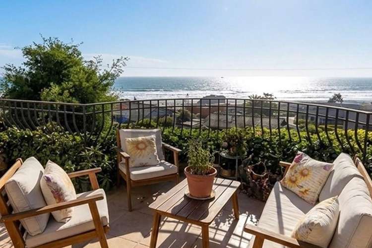 2 casas con impresionante vista al mar