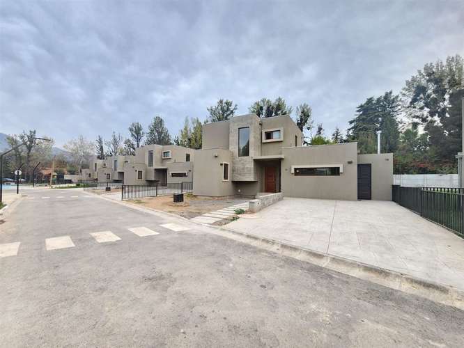 CASA Casa en ARRIENDO Condominio Bosques de Nogales, Machalí