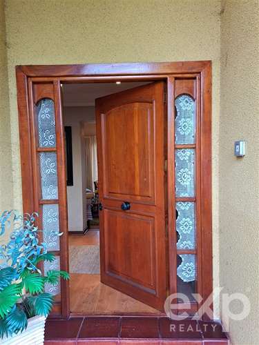 Casa en venta de 4 dormitorios, 3 baños, piscina en Machalí