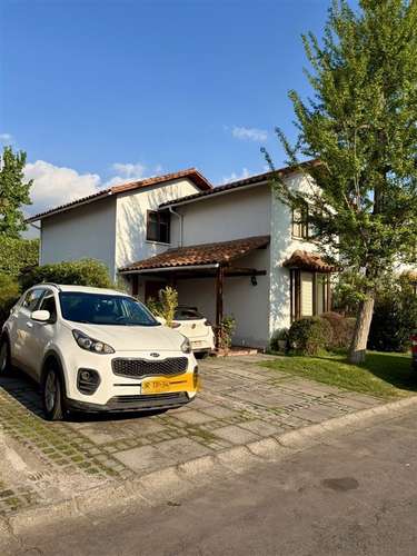 En condominio seguro y remodelada, 4D, 3B+serv, impecable