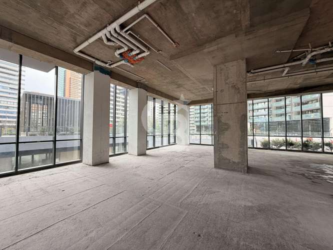 Local de 270 m2 en primer piso en Boulevard Kennedy
