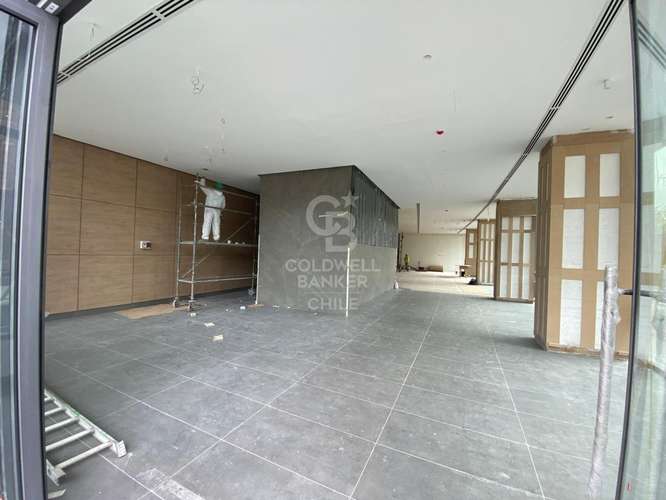 Local de 270 m2 en primer piso en Boulevard Kennedy