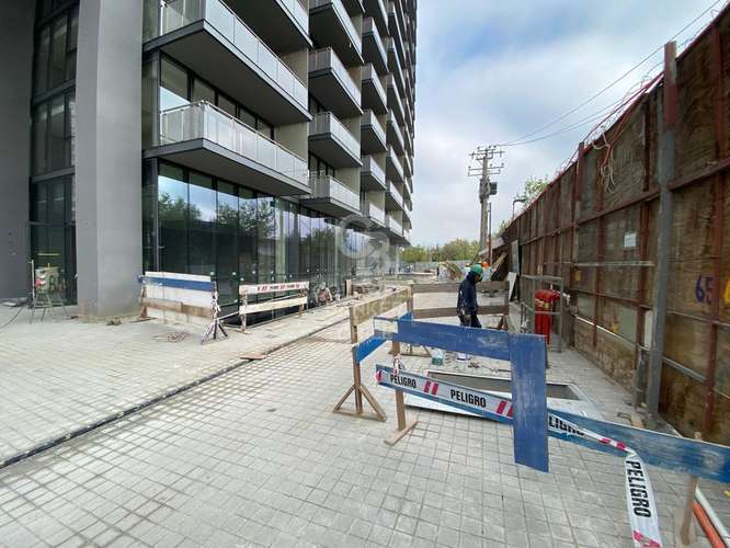 Local de 270 m2 en primer piso en Boulevard Kennedy