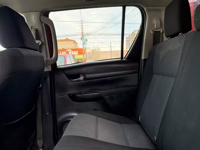 TOYOTA HILUX SR 2016 4X2 FULL - Imagen 11