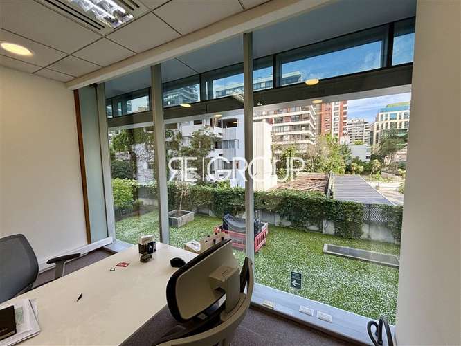 Oficina 4 privados en el Barrio El Golf - Imagen 13