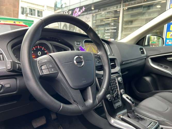 VOLVO V40 2.0 T AUT - 2020 | 5066 - Imagen 10