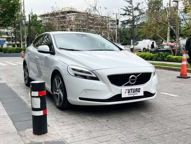 VOLVO V40 C D2 AUT - 2020 | 5066