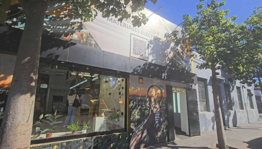 Se arrienda local comercial amplio y nuevo (87340)