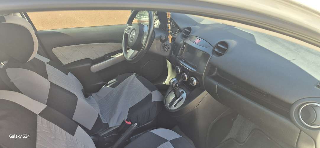 Venta de vehículo Demio 1.3 año 2012