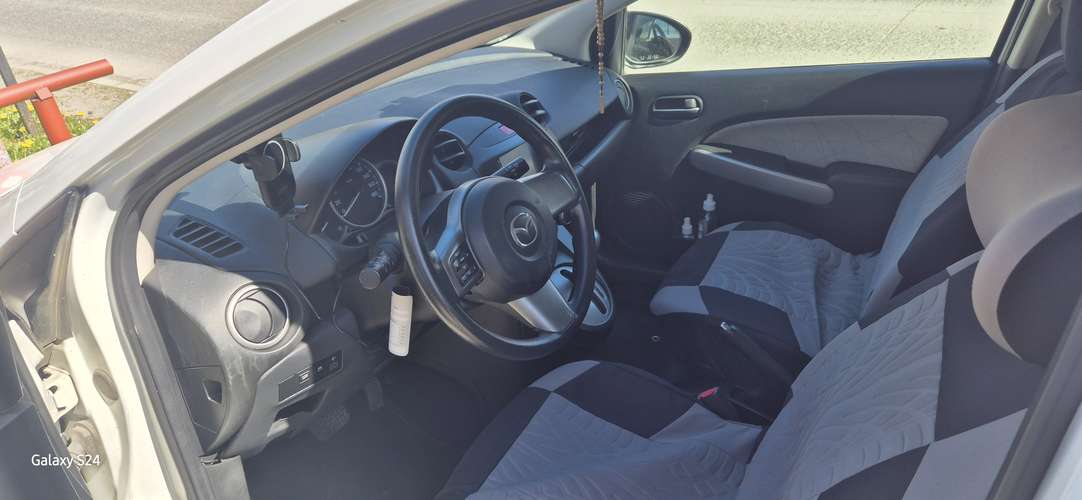 Venta de vehículo Demio 1.3 año 2012