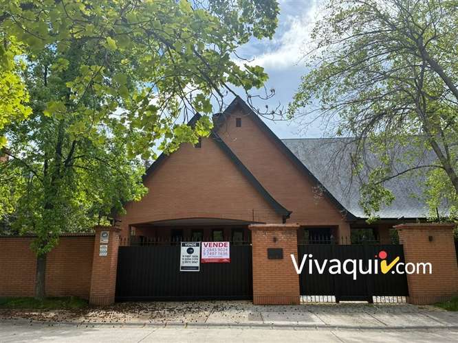 Casa en venta de 8 dorm., 7 baños en sector Las Pataguas