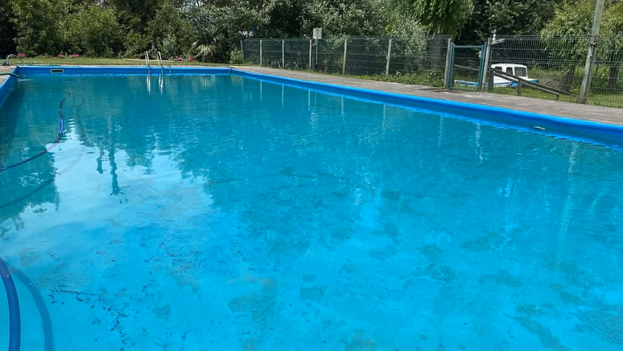 Sector Escuadrón, Terreno grande, con casa y Piscina, cerca Parque Jorge Alessandri