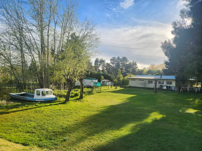 Sector Escuadrón, Terreno grande, con casa y Piscina, cerca Parque Jorge Alessandri