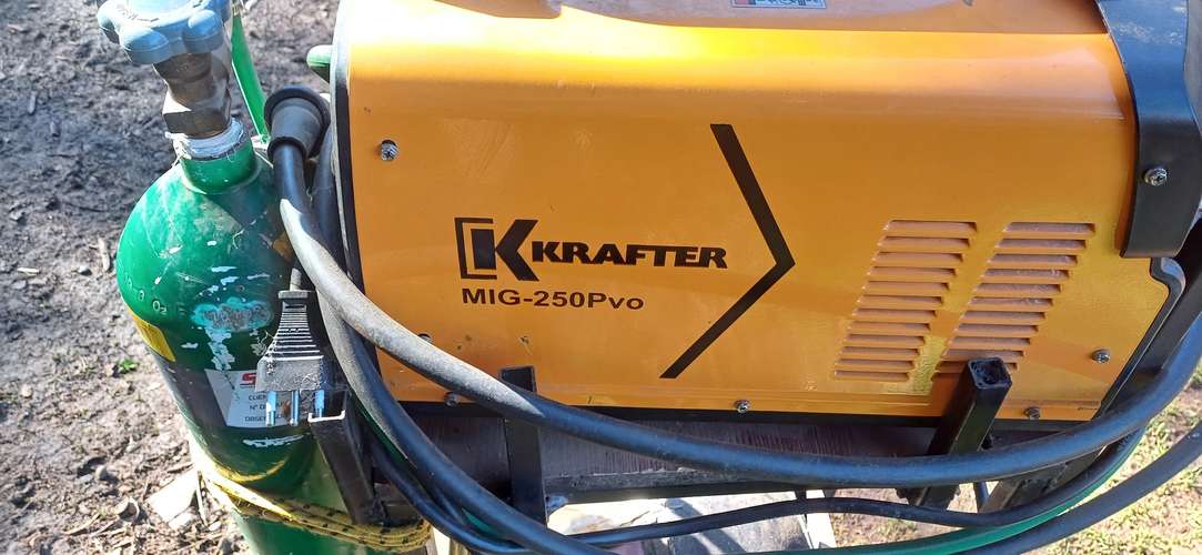 Clavadora Stanley Fatmax De 16 Incluye Batería Y Un Taladro (Usado) + Soldadora Krafter 250pvo 250 Amp Arco / Mig