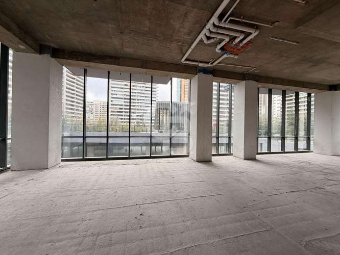 Local de 67,89 m2 en zócalo abierto en Boulevard Kennedy