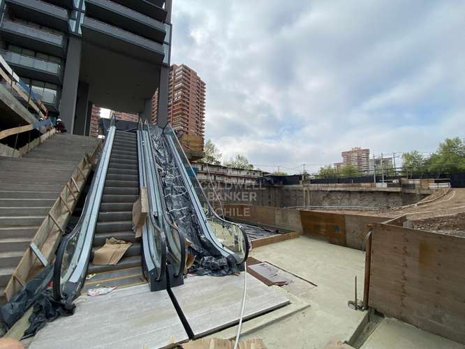 Local de 67,89 m2 en zócalo abierto en Boulevard Kennedy