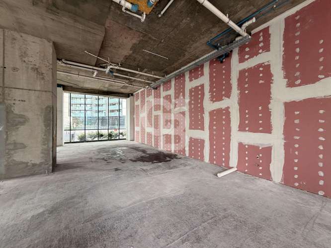 Local de 67,89 m2 en zócalo abierto en Boulevard Kennedy