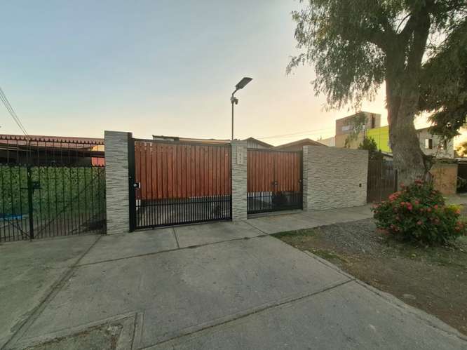 CASA CON DEPTO. INTERIOR –EXCELENTE OPORTUNIDAD EN EL BOSQUE